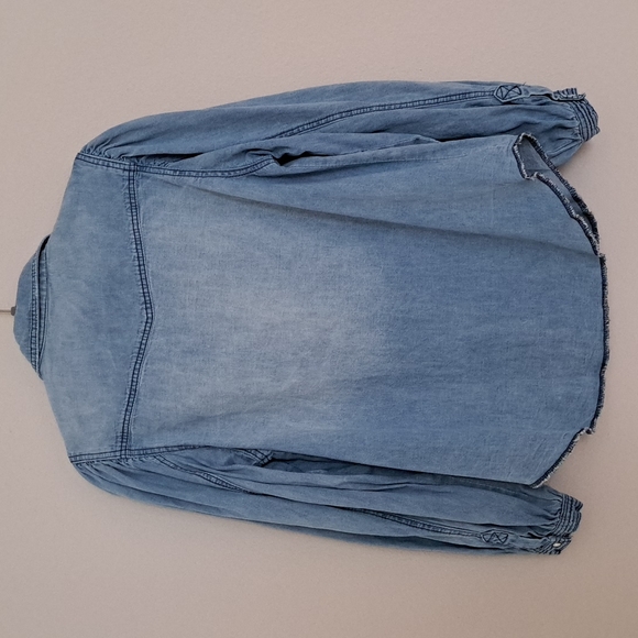 Free People We The Free With Love Chambray Denim Button Down Shacket siz… - Picture 5 of 9